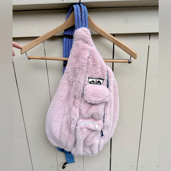 Kavu Handbags - Kavu Pink Blush Rope Fuzz Bag EUC